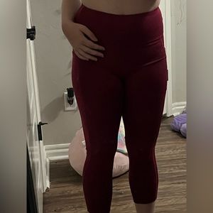 Maroon red capri sports leggings